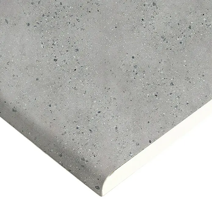 Wetwall Wandpaneel Elite - 16 x 242 cm, Pewter Terrazzo, Abgerundete Kante - Nahaufnahme einer grauen Terrazzo-Bordüre mit abgerundeter Kante, ideal für stilvolle Wandabschlüsse und Treppen.