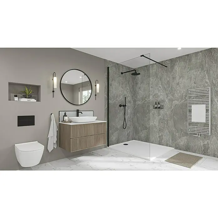 Wetwall Wandpaneel Elite - 16 x 242 cm, Scafell Slate, Abgerundete Kante - Modernes Badezimmer mit Waschtisch, runden Spiegel, Toilette und begehbarer Dusche mit stilvoller grauer Marmorverkleidung für ein elegantes Ambiente.