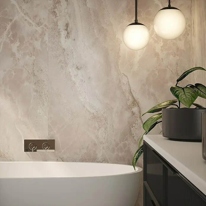 Wetwall Wandpaneel Elite - 16 x 242 cm, Onyx Grey, Abgerundete Kante - Elegantes Badezimmerdesign mit freistehender Badewanne, stilvoller Beleuchtung und Pflanzendekoration für eine entspannende Atmosphäre.