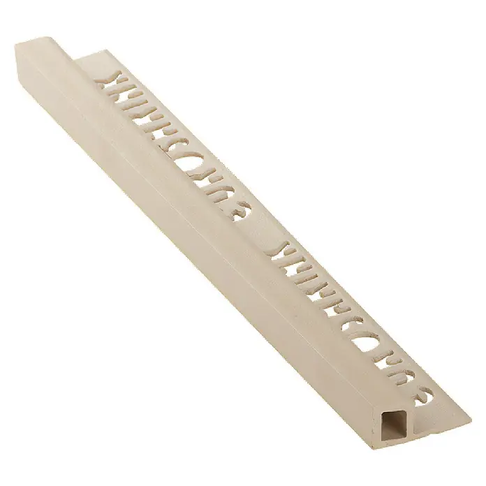 Perfil cuadrado multiusos - Aluminio, Beige, 2,55 m x 12,5 mm - Primer plano de un canal de agua de lluvia de hormigón polímero CURVEDRAIN, ideal para drenaje lineal.