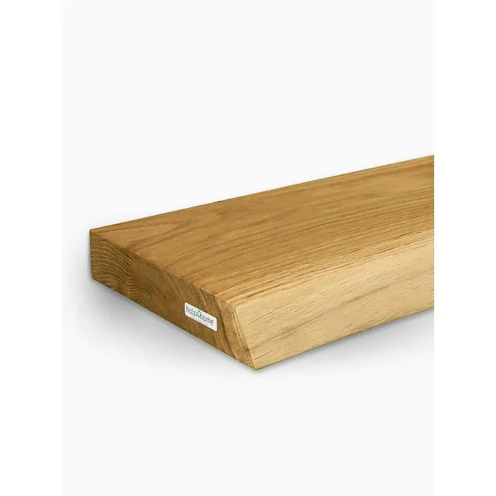 holz4home Holzregal -  - Nahaufnahme einer Holz4Home-Holzstufe in warmen Farbtönen, die die natürliche Maserung und Qualität hervorhebt. Ideal für stilvolle Wohndekorationen.