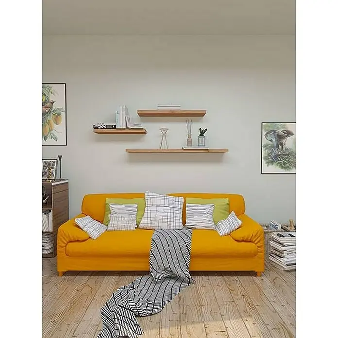 holz4home Holzregal -  - Gelbes Sofa mit Kissen und Decke im Wohnzimmer.