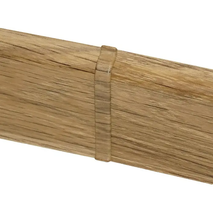 Sockelleiste Vigo - 220 x 1,5 x 6 cm, Frisco Eiche - Nahaufnahme von Bambusholz mit einer natürlichen und warmen Textur, ideal für nachhaltige und stilvolle Inneneinrichtung.\n
