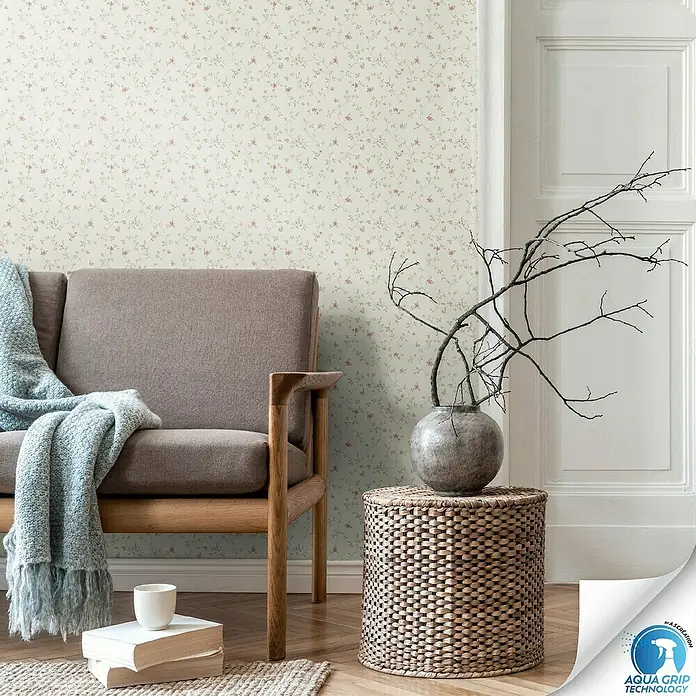 A.S. Création Designdrop Vliestapete Blume - Weiß-Rosa, Floral, 10,05 x 0,53 m - Nahaufnahme einer Wandtapete mit zartem Blütenmuster, die eine elegante und ruhige Atmosphäre schafft.