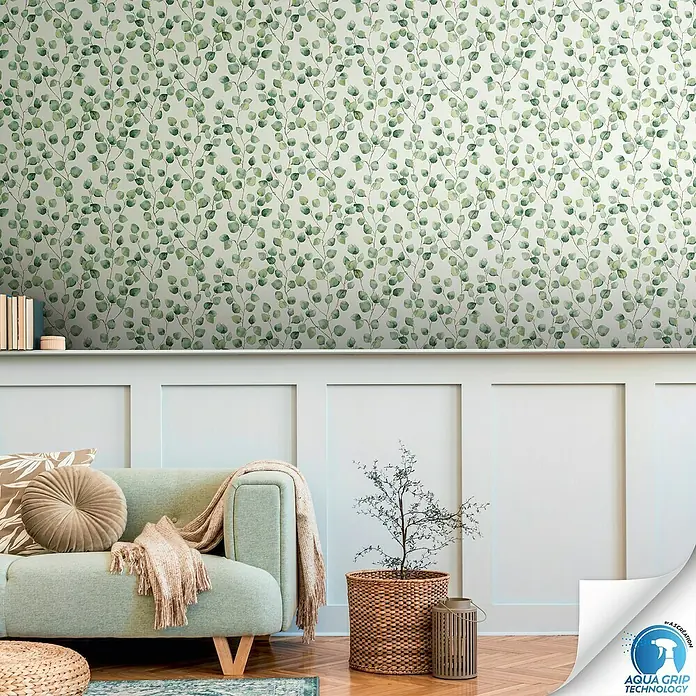 A.S. Création Designdrop Vliestapete Blättergirlande - Weiß-Grün, Floral, 10,05 x 0,53 m - Ein stilvolles Wohnzimmer mit einer grünen Blättertapete, die eine beruhigende und natürliche Atmosphäre schafft.