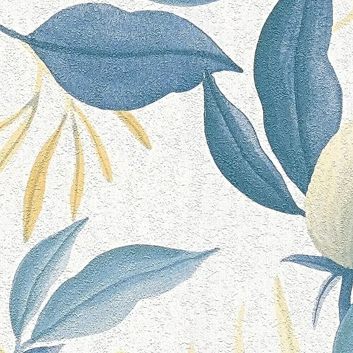 A.S. Création Cosmoliving by Cosmopolitan Vliestapete Blüte - Weiß-Blau-Gelb, Floral, 10,05 x 0,53 m - Nahaufnahme einer strukturierten Tapete mit blau-gelben Blättern, die eine botanische und elegante Wanddekoration für Innenräume darstellt.