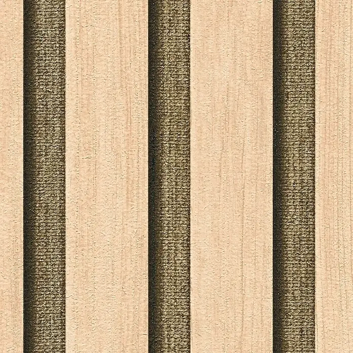 A.S. Création Hygge 3 Vliestapete Paneele - Beige-Metallic, Holzoptik, 10,05 x 0,53 m - Nahaufnahme von braunen und beigen vertikalen Streifen, die ein elegantes und strukturiertes Erscheinungsbild bieten.
