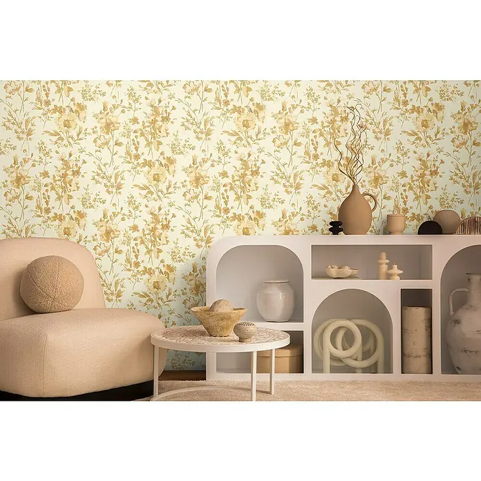 A.S. Création Cosmoliving by Cosmopolitan Vliestapete Blüten - Gold-Weiß-Beige, Floral, 10,05 x 0,53 m - Elegante Tapete mit floralem Muster in Goldtönen, kombiniert mit modernen Möbeln in Beige und Weiß, für eine stilvolle Raumgestaltung.