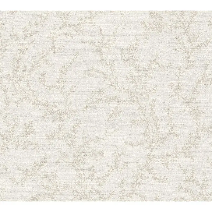 A.S. Création Hygge 3 Vliestapete Ranken - Creme-Beige-Braun, Floral, 10,05 x 0,53 m - Nahaufnahme einer strukturierten Tapete mit einem zarten, floralen Muster in gedämpften Beigetönen, die eine elegante und ruhige Atmosphäre schafft.