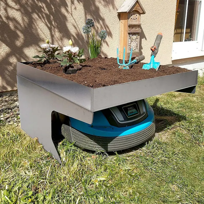 Proregal Mähroboter-Garage Mähroboter-Garage mit Pflanzkasten - Edelstahl - Innovativer Mähroboter mit integriertem Pflanzkasten, bepflanzt mit Blumen und Kräutern, vereint Gartenarbeit und Rasenpflege auf stilvolle Weise.