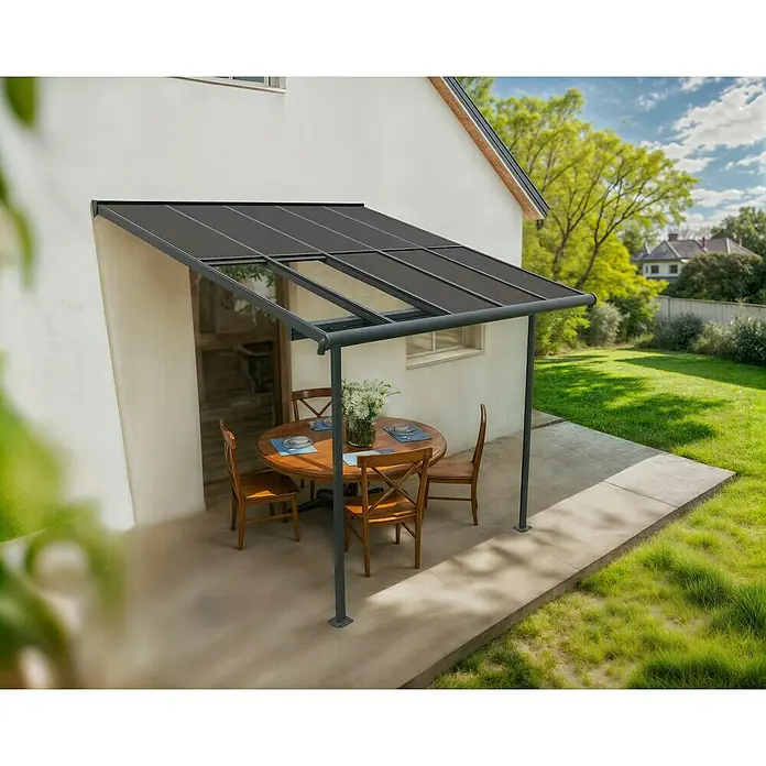 Palram – Canopia Terrassenüberdachung Sierra Cabrio - B x T: 300 x 300 cm, Anthrazitgrau, Polycarbonat, Grau - Bild einer Terrassenüberdachung mit Tisch und Stühlen, die einen gemütlichen Außenbereich schafft.\n