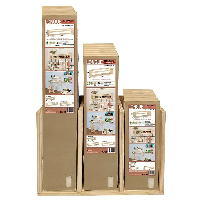 Astigarraga Especiero - L x An x Al: 15 x 80 x 15 cm, Madera de pino, Natural - Embalajes de las estanterías Longue Astigarraga en varios tamaños, apilados en un estante de madera. Perfecto para decoraciones de pared elegantes.
