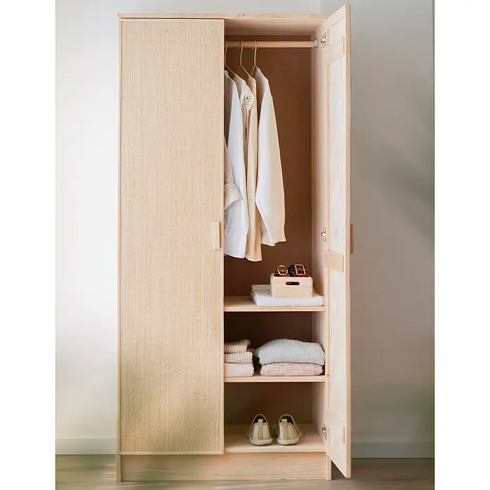 Astigarraga Aura Conjunto de muebles - 5 pzs., Madera maciza y rafia, Natural - Elegante diseño de armario con textura natural y distribución interior práctica para soluciones de almacenamiento elegantes.