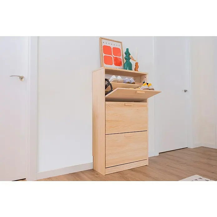 Astigarraga Vita Conjunto de muebles - Natural, 2 pzs. - Este mueble zapatero de madera ofrece almacenamiento con un toque moderno. El diseño es simple y funcional, ideal para cualquier entrada.