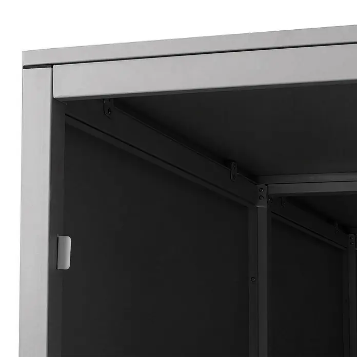 Proregal Garage 2er-Fahrradgarage - Metall, Hellgrau - Detailansicht eines grauen Metallschranks, der die robuste Bauweise und die solide Struktur des Aufbewahrungsschranks hervorhebt.