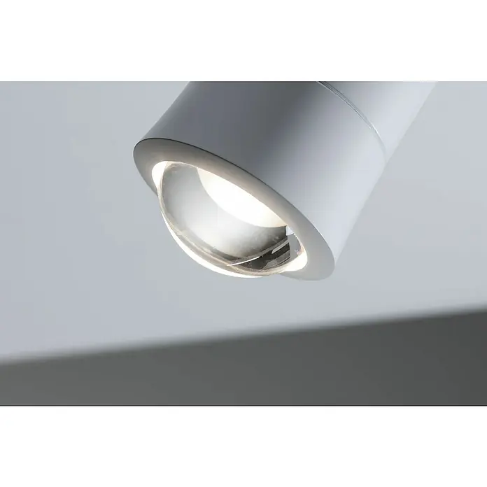 Paulmann URail LED-Spot Tarie - 5,5 W, 6 x 16,05 cm, Signalweiß - Nahaufnahme einer modernen, weißen Deckenleuchte mit klarem, halbkugelförmigem Glas, die ein helles, gerichtetes Licht ausstrahlt.