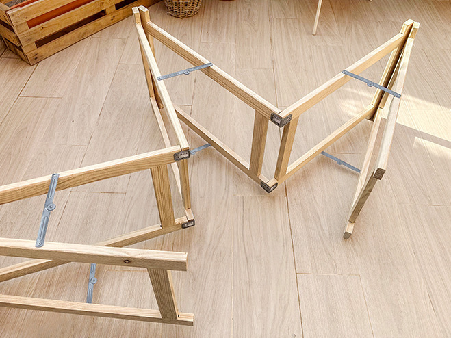 Houten schragen plaatsen