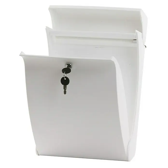 Proregal Wandbriefkasten aus Kunststoff - Weiß, Kunststoff - Nahaufnahme eines weißen Briefkastens mit Schloss und Schlüssel, der Sicherheit für Ihre Post bietet.