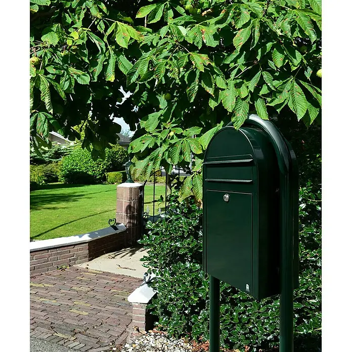 Proregal Wandbriefkasten Miami - Grün, Metall - Elegante grüne Briefkastenanlage vor üppigem Grün. Zeitloses Design für stilvolle Postzustellung im Außenbereich.