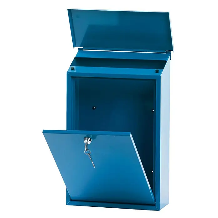 Proregal Wandbriefkasten Toledon mit Schrägdach & Zylinderschloß - Blau, Metall - Eine blaue, abschließbare Briefbox mit geöffneter Klappe und sichtbarem Schlüssel. Ideal für sicheren Postempfang.