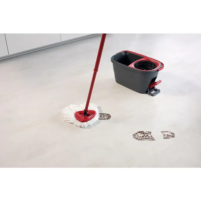 Vileda Set de limpieza Turbo smart - Otros, Rojo/Gris - El Vileda Ultramat Turbo con cubo elimina sin esfuerzo la suciedad de las huellas de zapatos en un suelo luminoso.