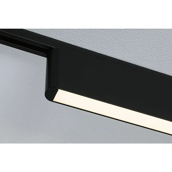 Paulmann URail LED-Lichtleiste Ceris - L x B x H: 2,3 x 37,2 x 7,4 cm, Lichtfarbe: Warmweiß, Schwarz matt, 3.000 K - Nahaufnahme einer modernen schwarzen LED-Schienenleuchte an einer strukturierten Decke, die elegantes Design und Funktionalität vereint.