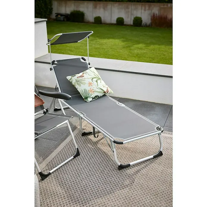 Sunfun Campingliege mit Sonnendach - Night-Grey, Aluminium, Textilene - Ein grauer Liegestuhl mit verstellbarem Sonnenschutz und Kissen, ideal für entspannte Stunden im Garten oder auf der Terrasse.