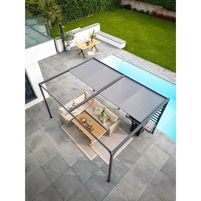 Loungemöbel-Set - 3 -tlg., Polyrattan, Stahl, Beige/Grau - Ein luxuriöser Außenbereich mit einer Pergola, die eine gemütliche Sitzecke mit Tisch und Grill überdacht und ein modernes Ambiente schafft.