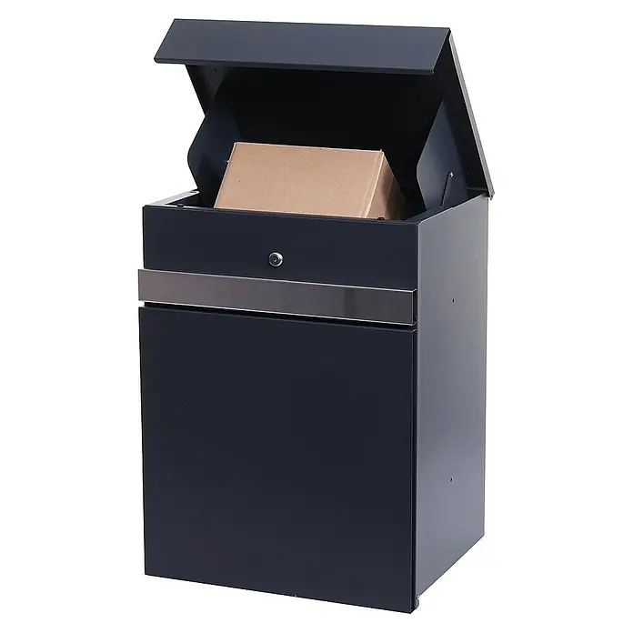 Proregal Standbriefkasten Paketkasten - L x B x H: 36 x 45 x 58 cm, Anthrazit-Edelstahl, Metall, Paketfach - Eine blaue Paketbox mit offenem Deckel und einem Paket darin. Sie verfügt über ein Schloss und eine silberne Zierleiste.