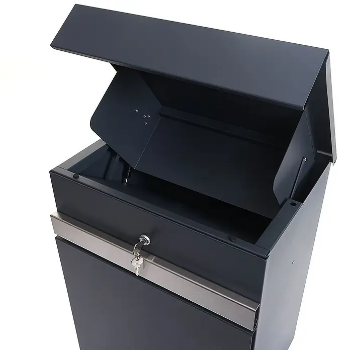 Proregal Standbriefkasten Paketkasten - L x B x H: 36 x 45 x 58 cm, Anthrazit-Edelstahl, Metall, Paketfach - Nahaufnahme eines geöffneten, abschließbaren Briefkastens aus Metall in Anthrazit mit Edelstahldetails.