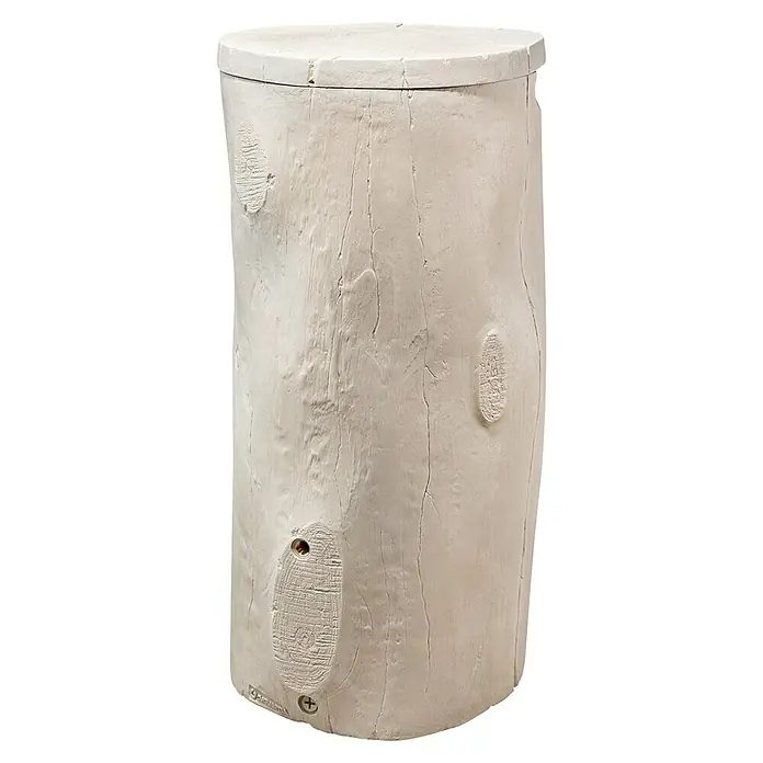 Garantia Regenspeicher - 250 l, Greywood - Nahaufnahme eines stilvollen, cremefarbenen Hockers in Baumstumpfoptik. Ein dekoratives Möbelstück für jeden Raum.
