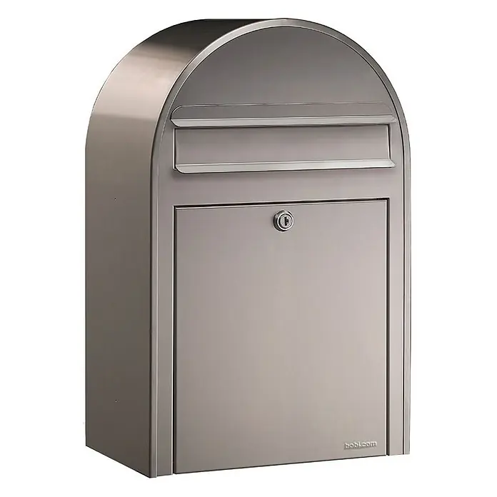 Proregal Wandbriefkasten Miami - L x B x H: 50 x 32 x 21 cm, Silber, Metall - Bild eines modernen silbernen Briefkastens mit Schloss und Einwurfschlitz. Zeitloses Design für stilvolle Postzustellung.