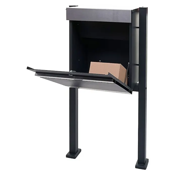 Proregal Standbriefkasten Paketkasten mit Standfuß - L x B x H: 36 x 59 x 120 cm, Edelstahl, Metall, Paketfach - Das Bild zeigt einen grauen Paketbriefkasten mit offener Klappe und einem Paket darin, stehend auf zwei Beinen.