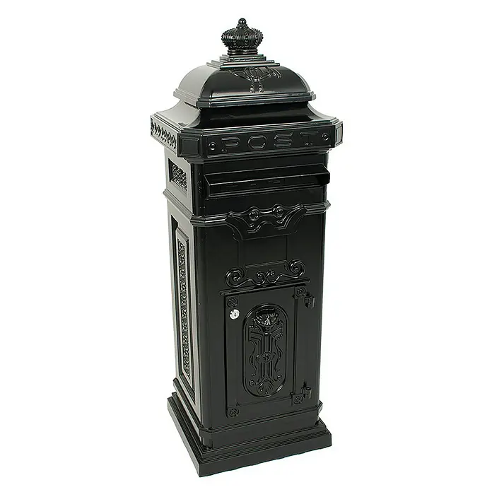 Proregal Standbriefkasten aus Gießaluminium - Schwarz, Metall - Elegante schwarze Briefkasten-Säule mit dekorativen Verzierungen und einer Krone auf der Spitze. Ein stilvolles Accessoire für jeden Eingangsbereich.