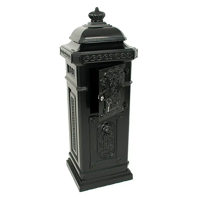 Proregal Standbriefkasten aus Gießaluminium - Schwarz, Metall - Elegante schwarze Briefkasten-Säule mit kunstvollen Verzierungen und einem aufklappbaren Fach, verschließbar mit Schlüssel.