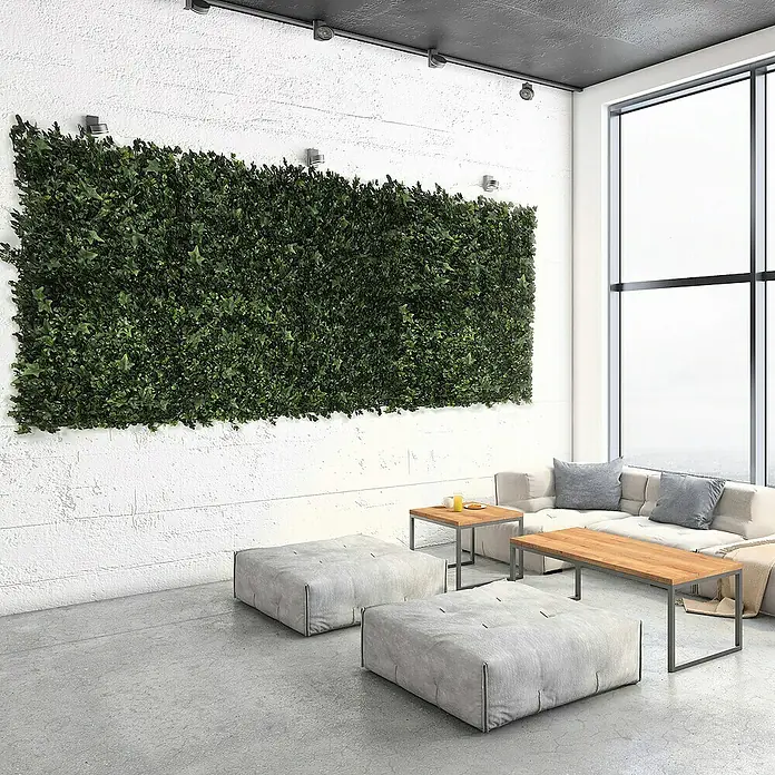 Floordirekt Kunstpflanze Pflanzenwand Tropical 50 x 50 cm - Blütenfarbe: Grün, Kunststoff - Ein modernes Wohnzimmer mit einer großen grünen Wandpflanze, die einen natürlichen Akzent setzt. Der Raum wirkt hell und einladend.