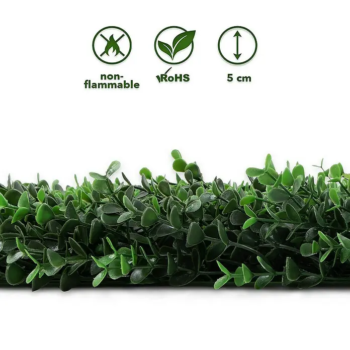 Floordirekt Kunstpflanze Pflanzenwand Buxus 50 x 50 cm - Blütenfarbe: Grün, Kunststoff - Detailaufnahme einer grünen, nicht brennbaren und RoHS-konformen Buchsbaumhecke mit einer Dicke von 5 cm.