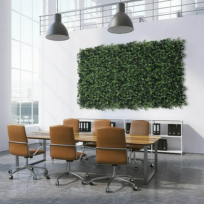 Floordirekt Kunstpflanze Pflanzenwand Pachysandra 50 x 50 cm - Blütenfarbe: Grün, Kunststoff - Konferenzraum mit einem grünen Wandpaneel als Blickfang, das eine natürliche und beruhigende Atmosphäre schafft.
