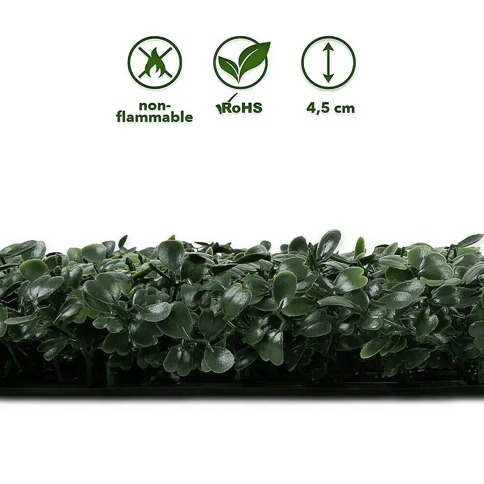 Floordirekt Kunstpflanze Pflanzenwand Boxwood Dark-Green 50 x 50 cm - Blütenfarbe: Grün, Kunststoff - Detailaufnahme einer grünen, künstlichen Pflanzenmatte mit Hinweisen zu Produkteigenschaften wie nicht brennbar und RoHS-konform.