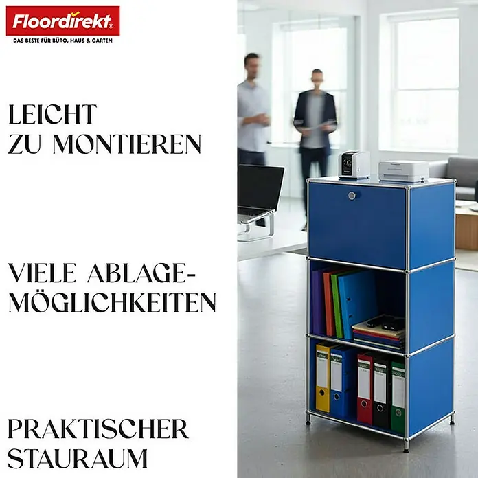 Floordirekt Metallregal Concept Epure MK-107 - 50 x 40 x 121 cm Blau - Anzahl Böden: 4 Stk., Schrauben, Blau - Das Bild zeigt ein blaues Regalsystem mit drei Fächern, gefüllt mit Ordnern und Büromaterialien, in einem modernen Büro.