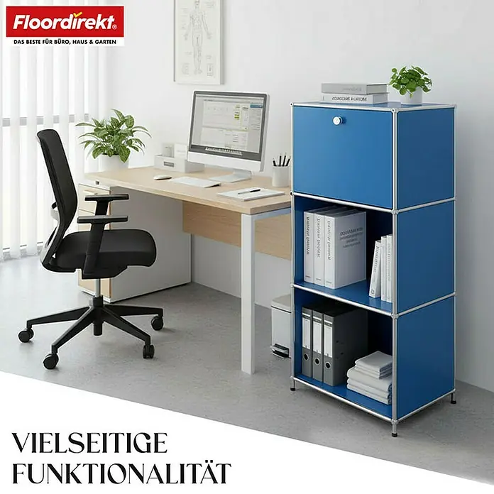 Floordirekt Metallregal Concept Epure MK-107 - 50 x 40 x 121 cm Blau - Anzahl Böden: 4 Stk., Schrauben, Blau - Ein helles Büro mit einem Bürotisch, einem Bürostuhl und einem blauen Regalsystem.