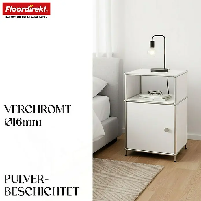 Floordirekt Metallregal Concept Epure MK-040 - 40 x 40 x 65 cm Weiß - Anzahl Böden: 3 Stk., Schrauben, Weiß - Nachttisch mit einer Lampe und einer Brille oben drauf. Er ist aus Metall gefertigt und weiß lackiert.