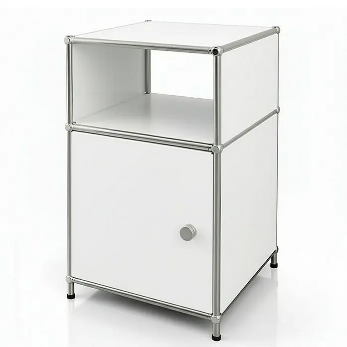 Floordirekt Metallregal Concept Epure MK-040 - 40 x 40 x 65 cm Weiß - Anzahl Böden: 3 Stk., Schrauben, Weiß - Das Bild zeigt einen weißen USM Haller Nachttisch mit einem offenen Fach oben und einer Tür unten.