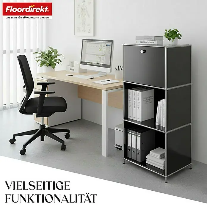 Floordirekt Metallregal Concept Epure MK-107 - 50 x 40 x 121 cm Schwarz - H x B x T: 121 x 50 x 40 cm, Anzahl Böden: 4 Stk., Schrauben, Schwarz - Ein modernes Büro mit einem stilvollen Schreibtisch, einem ergonomischen Bürostuhl und einem schwarzen Regalsystem.