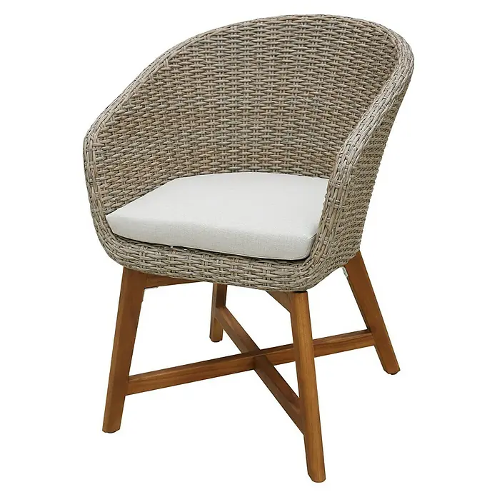 Sunfun Pauline Gartenmöbel-Set - 6 -tlg., Teak, Aluminium, Akazie, Polyrattan, Hellbraun/Anthrazit - Nahaufnahme eines Korbstuhls mit Holzbeinen und weißem Kissen vor schwarzem Hintergrund.