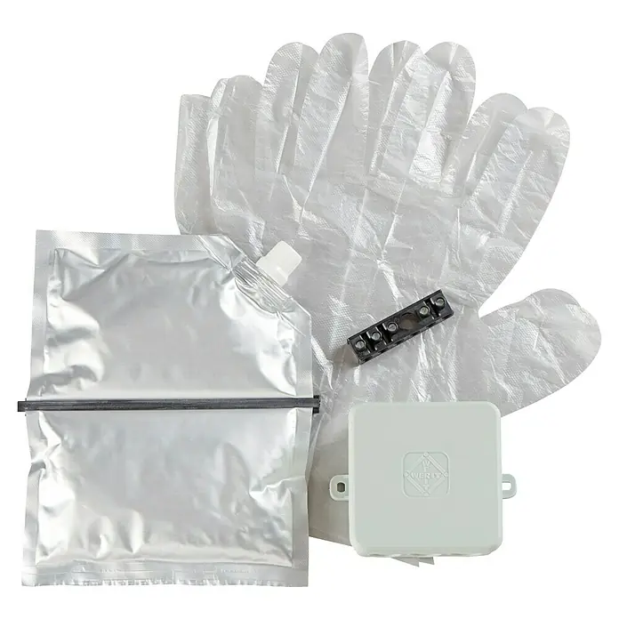 Heidemann Iso Flex Gel-Set - 190 ml, 1 g/cm³ - Das Bild zeigt ein Kit mit einer Flüssigkeitspackung, Handschuhen, einem Verbinder und einem weißen Anschlusskasten. Ideal für Laborarbeiten oder Experimente.
