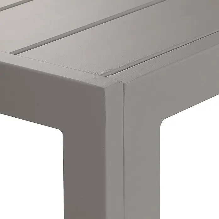 Chefgastro Gartentisch Alu-Esstisch - L x B x H: 80 x 180 x 73 cm, Eckig, Hellgrau - Detailaufnahme eines modernen, grauen Tisches. Der Tisch hat eine geradlinige Form mit einer offenen Beinseite und einer lamellenartigen Oberfläche.