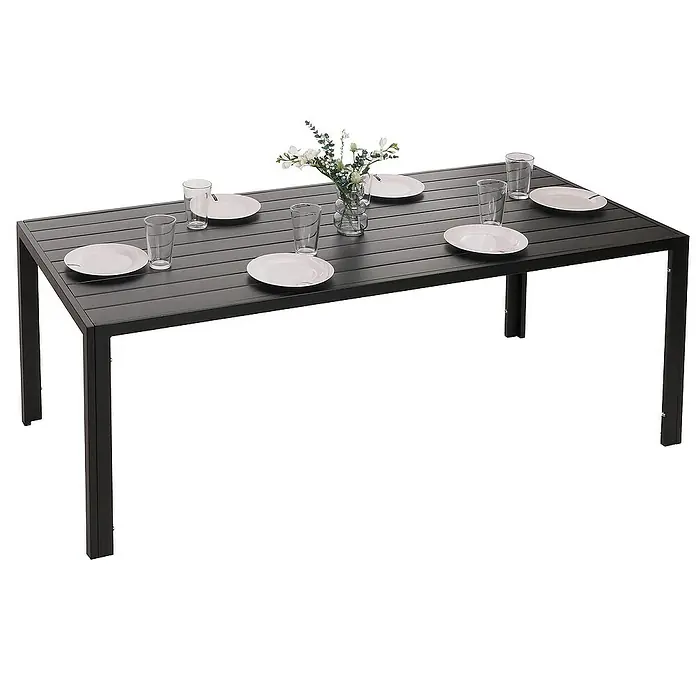 Chefgastro Gartentisch Alu-Esstisch - Eckig, Anthrazit - Schwarzer Esstisch aus Metall mit Gedeck und Blumenvase in der Mitte, ideal für den Garten oder die Terrasse.