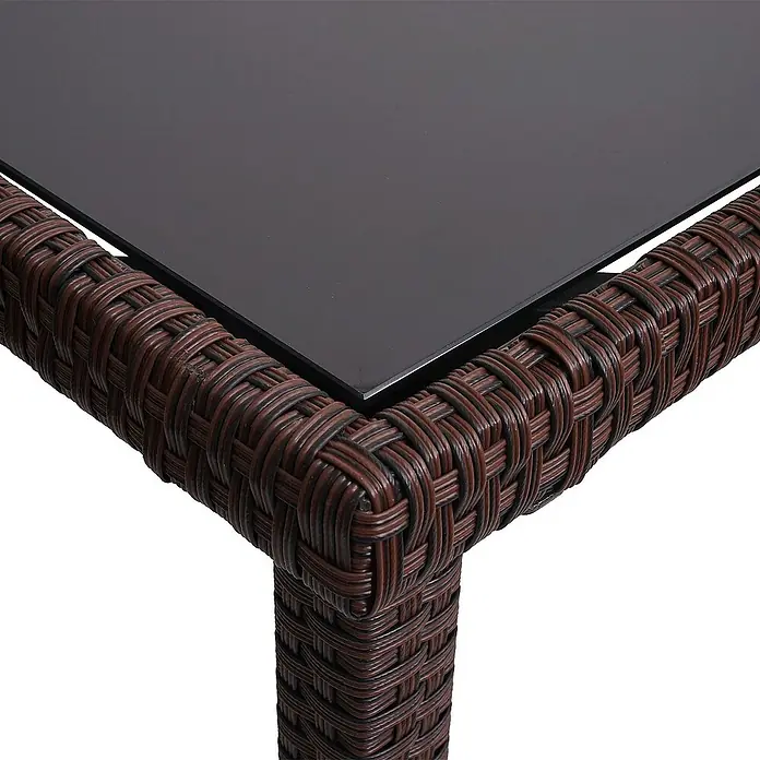 Proregal Gartentisch Poly-Rattan Tisch - L x B x H: 75 x 120 x 71 cm, Eckig, Braun - Detailaufnahme eines modernen Gartentisches mit braunem Rattangeflecht und schwarzer Glasplatte.
