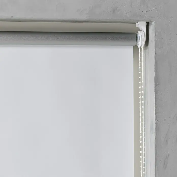 Rollo Basic - B x H: 60 x 175 cm, Weiß, Uni, Verdunkelnd - Helle Rollos mit Kettenzug. Das moderne Design des Rollos passt gut zu den meisten Einrichtungsstilen und bietet optimalen Sichtschutz.
